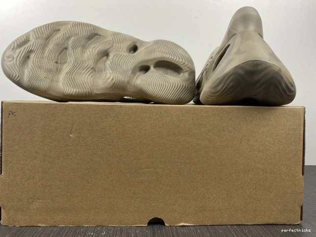 Foam Yeezy Adidas GX4472 Stone Sage RNNR 0728